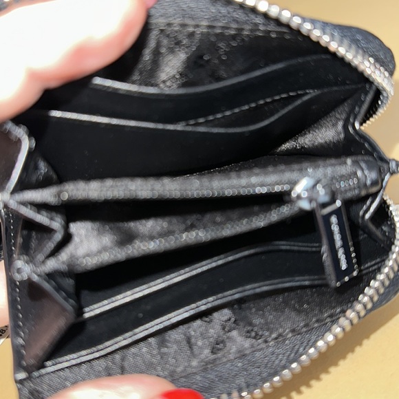 NWT Michael Kors Zip Wallet - Picture 5 of 6